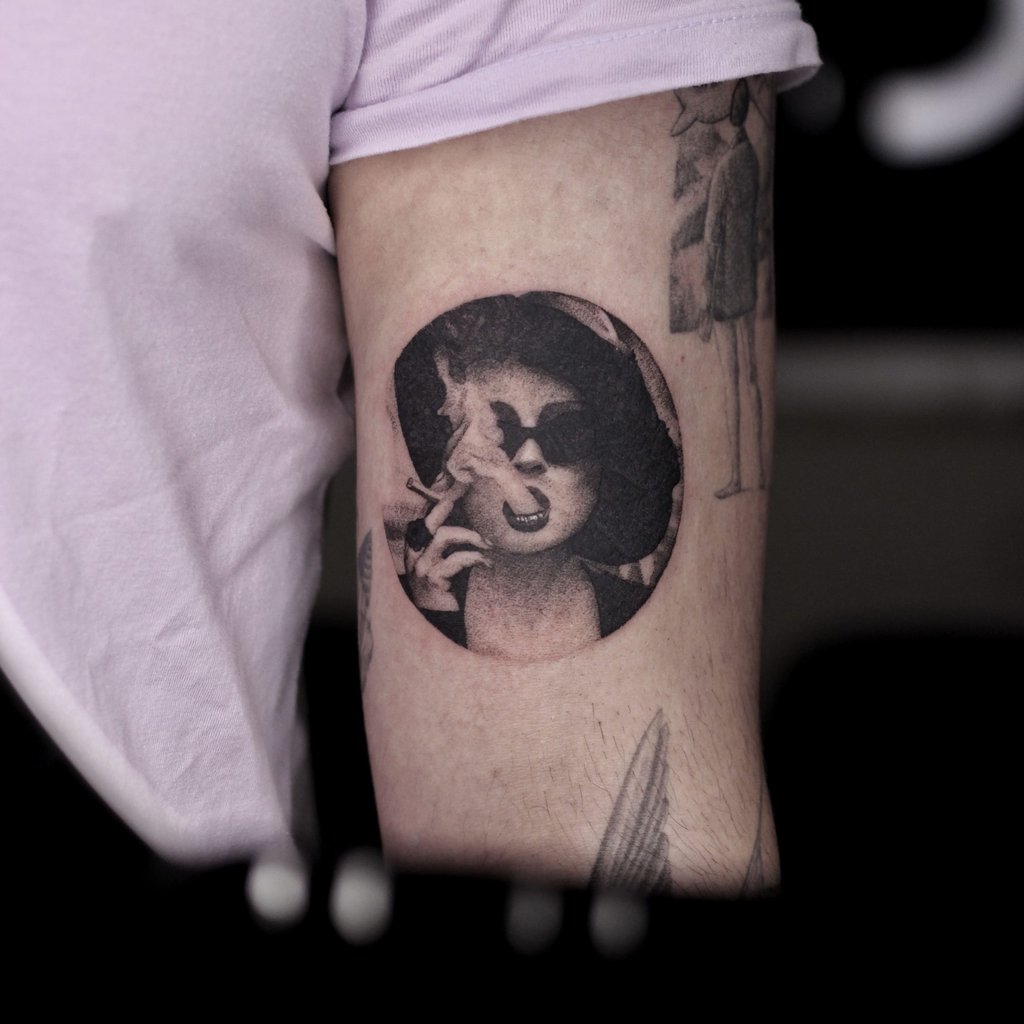 Foto de tatuagem feita por Elton Torrez (@eltontorrez)