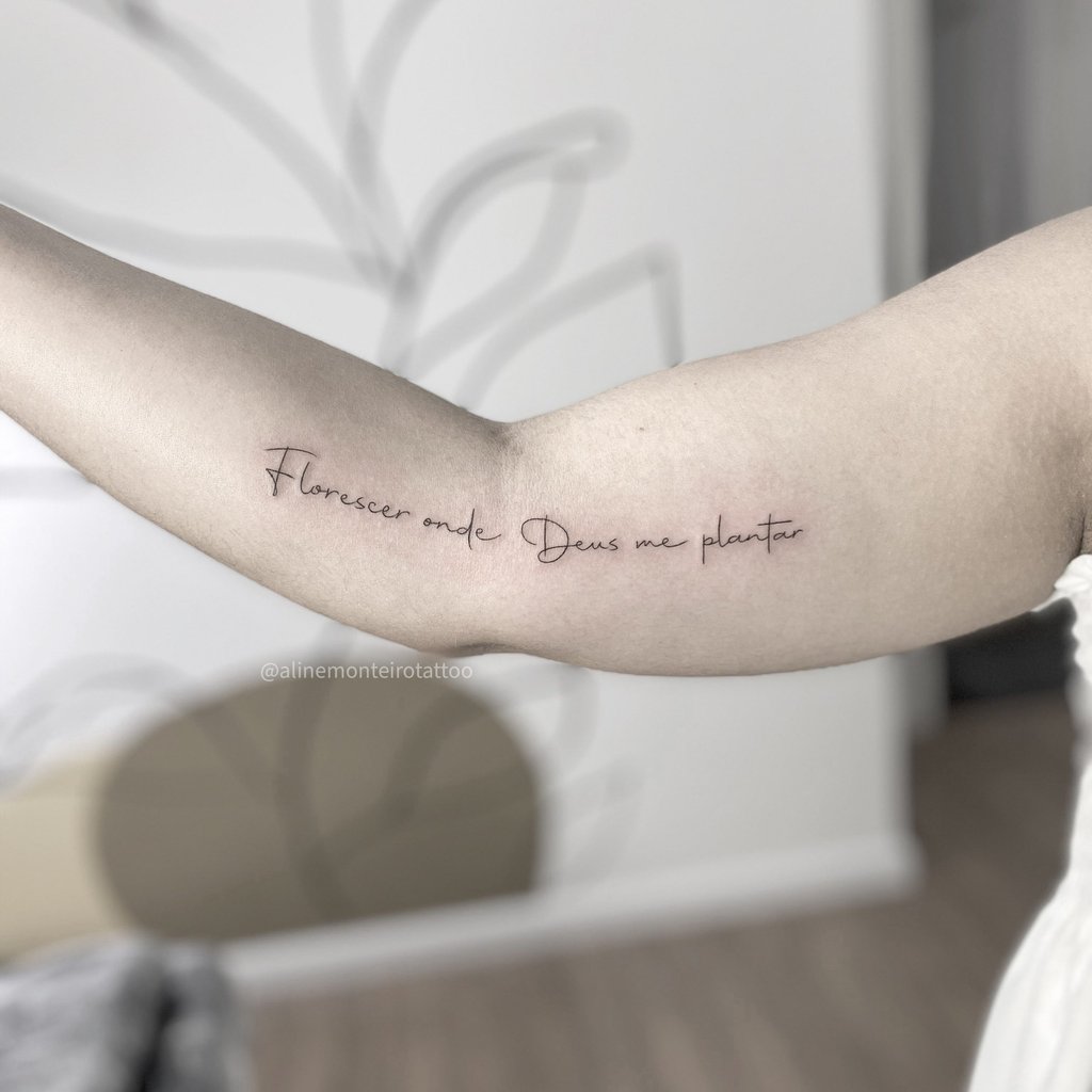 Foto de tatuagem feita por Aline Monteiro (@alinemonteirotattoo)