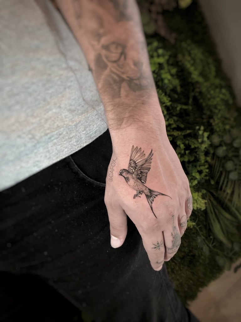 Foto de tatuagem feita por Camila Fox (@cafox_)