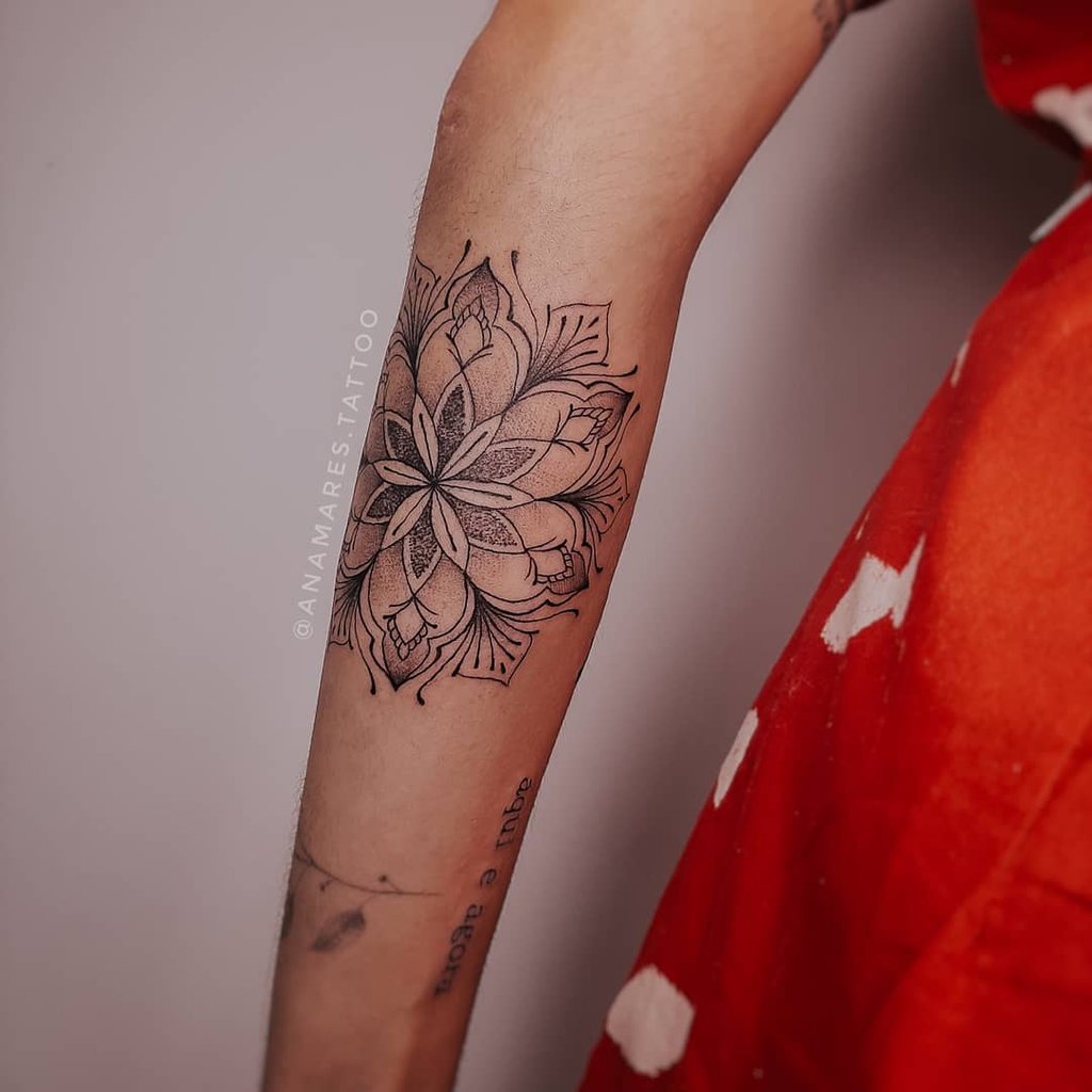 Foto de tatuagem feita por Ana Mares (@anamares.tattoo)
