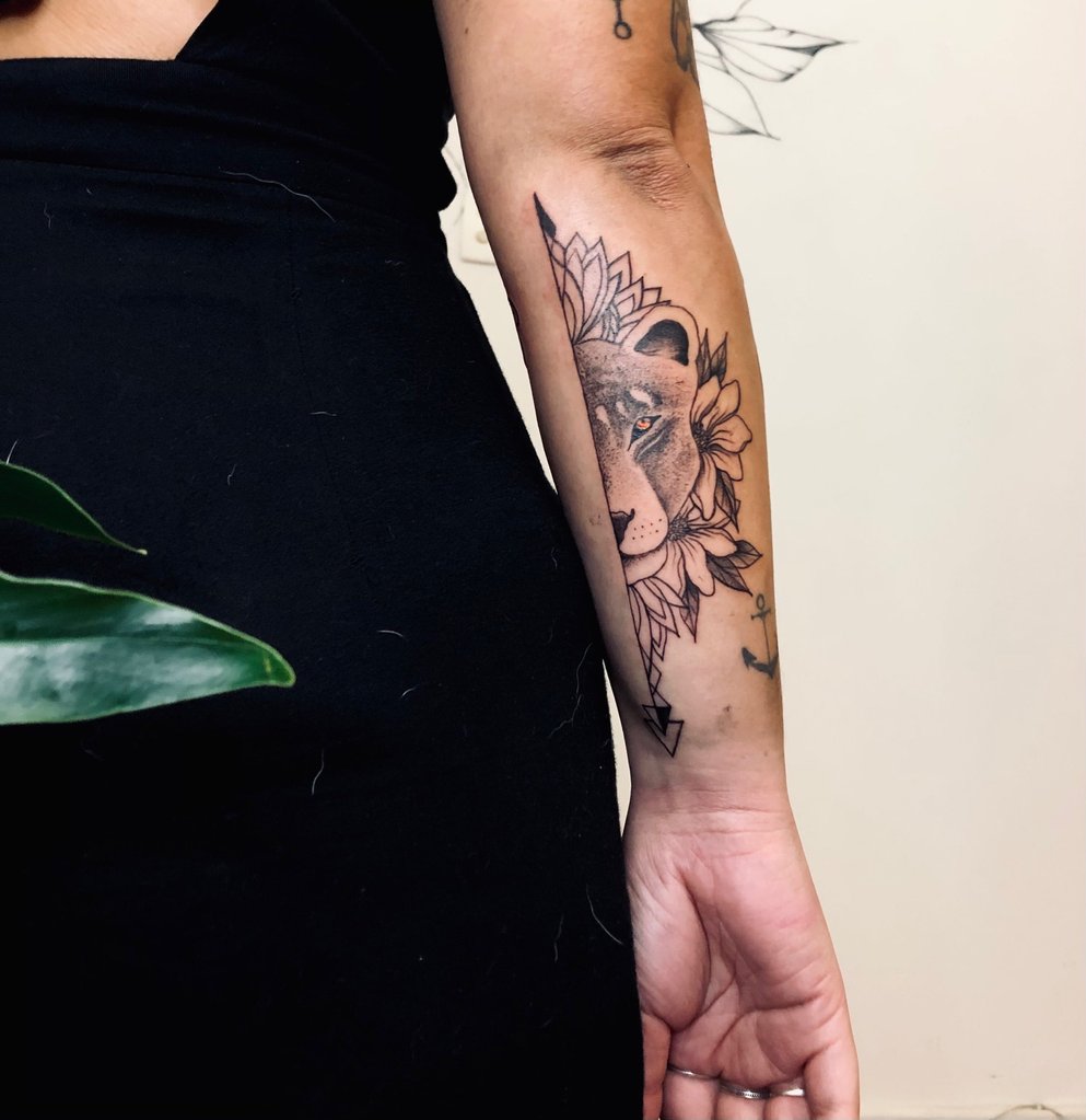 Foto de tatuagem feita por Julia França (@julia_dtattoo)
