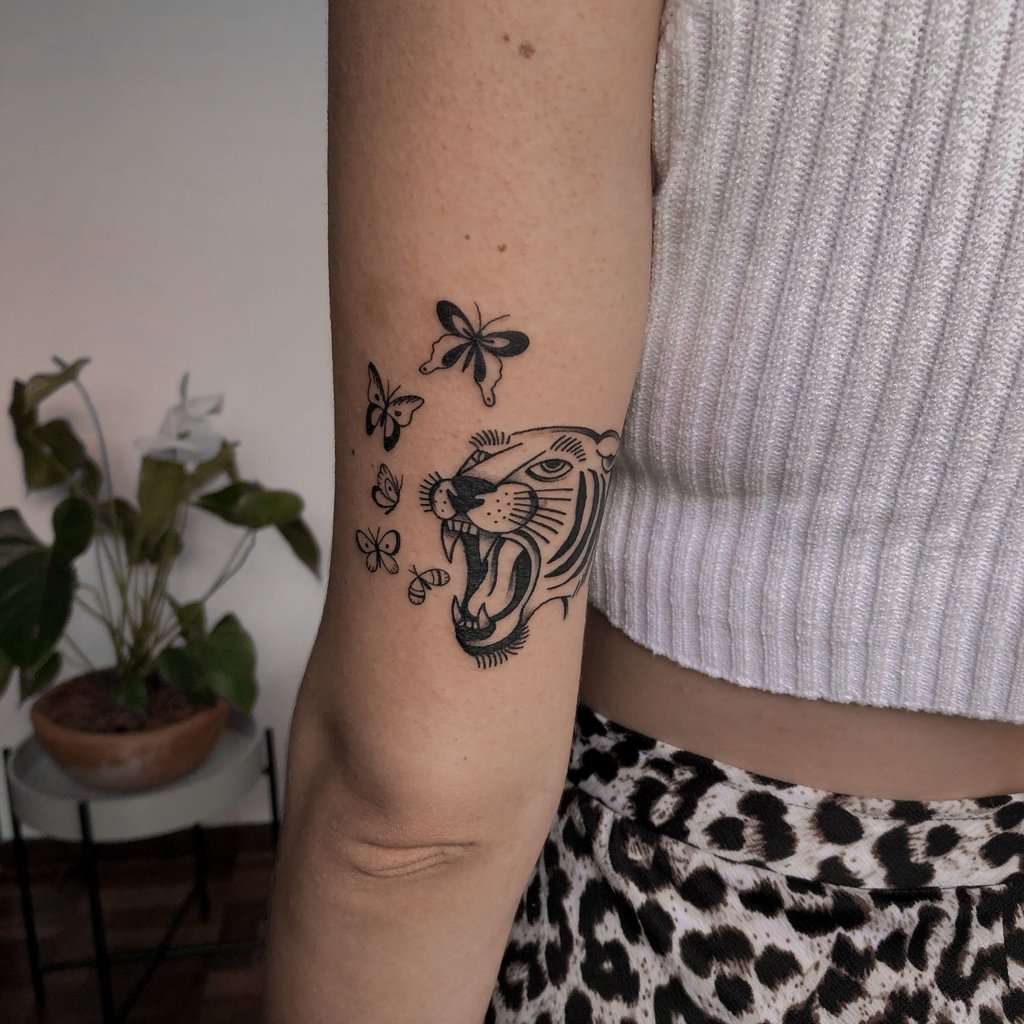Foto de tatuagem feita por Pricila Adamski (@pricilaadamski)