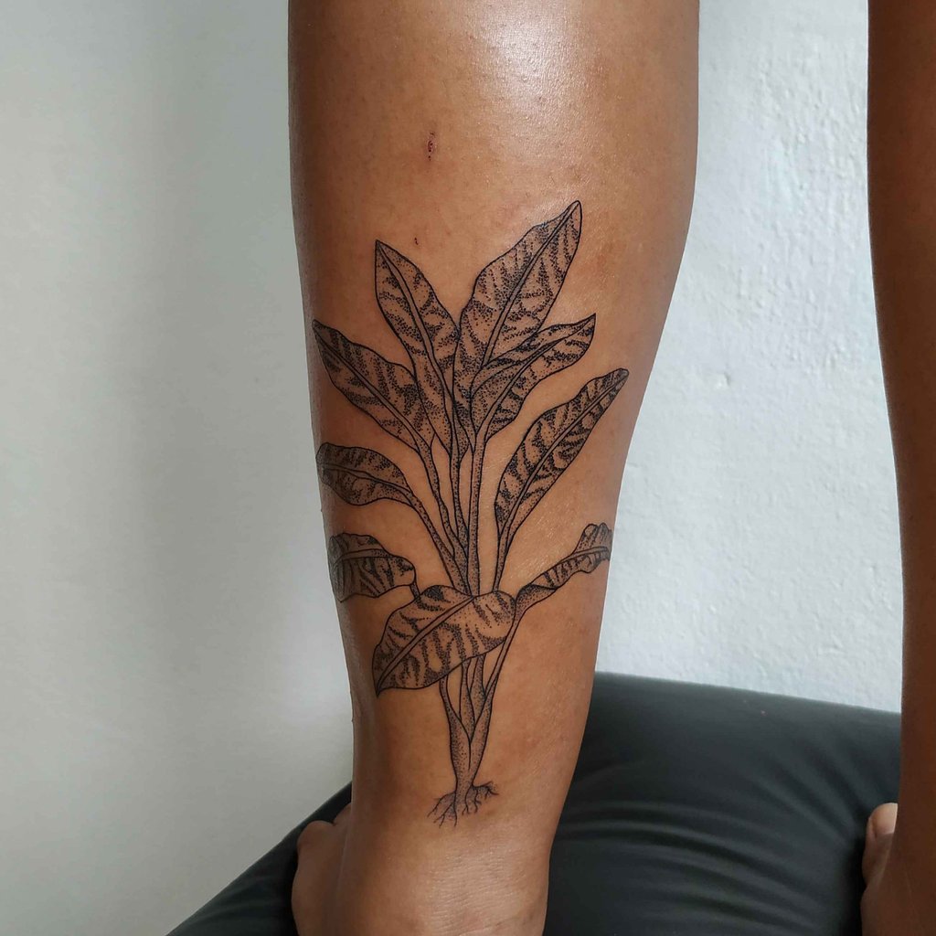 Foto de tatuagem feita por Iza Preta (@izapreta_tattoo)