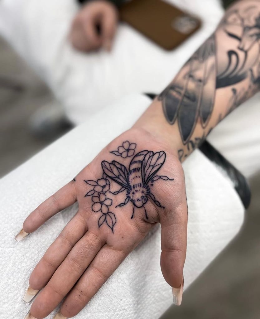 Tatuagem na palma da mão: veja ideias incríveis e tire suas