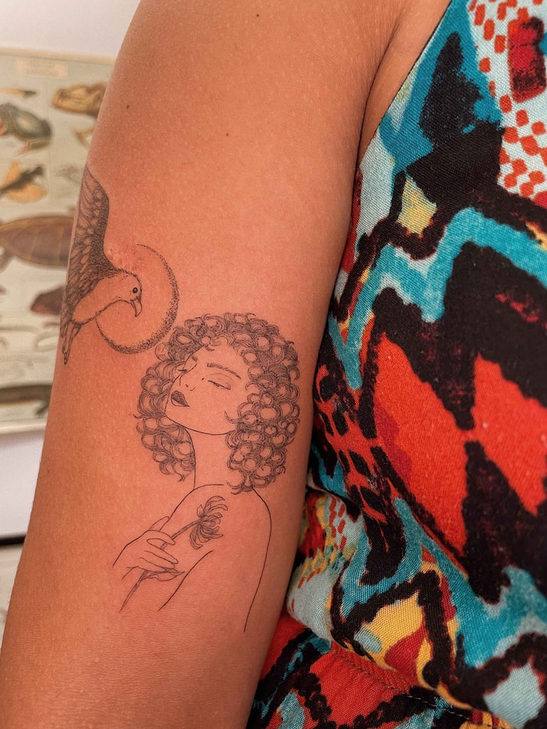Foto de tatuagem feita por Julia D'Alkmin (@aflowergirltattoo)