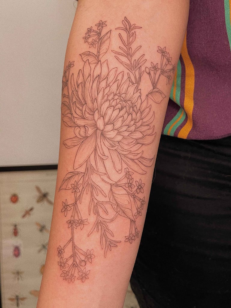 Foto de tatuagem feita por Julia D'Alkmin (@aflowergirltattoo)