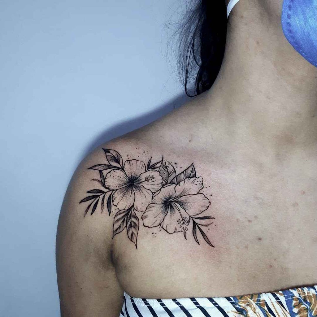 Foto de tatuagem feita por Larissa Cruz (@larinnk)