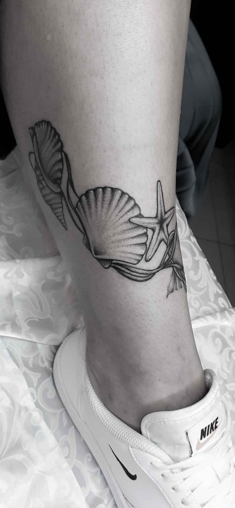 Foto de tatuagem feita por Bruna Corbelli (@brucorbellitattoo)
