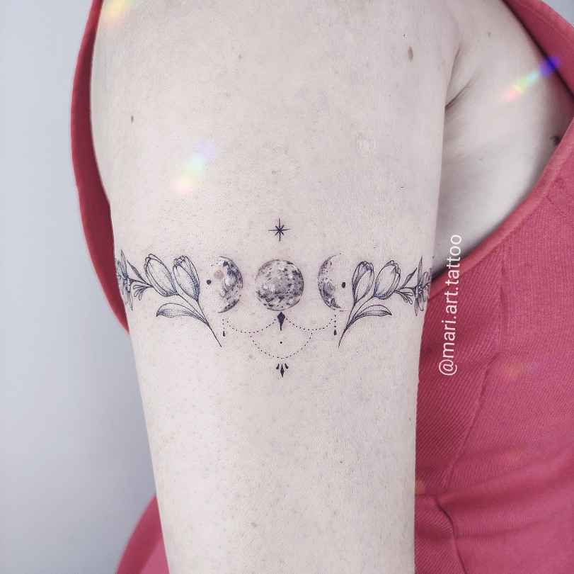 Foto de tatuagem feita por Mari Art Tattoo (@mari.art.tattoo)