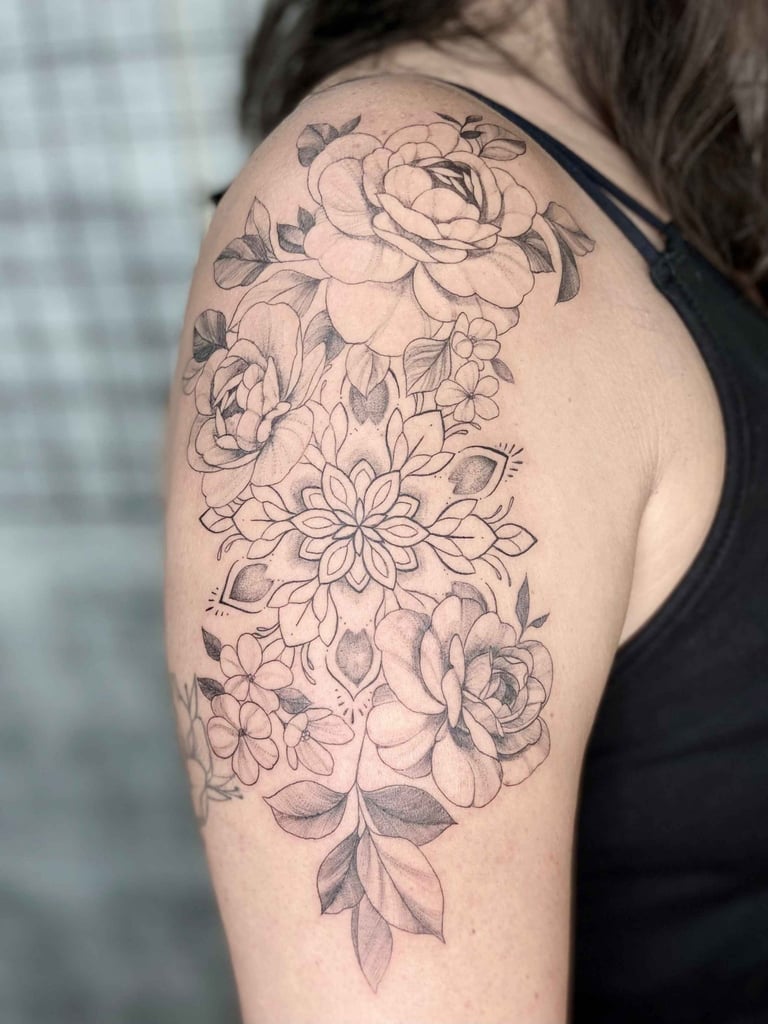 Foto de tatuagem feita por Larissa Luol (@larissaluol.tattoo)